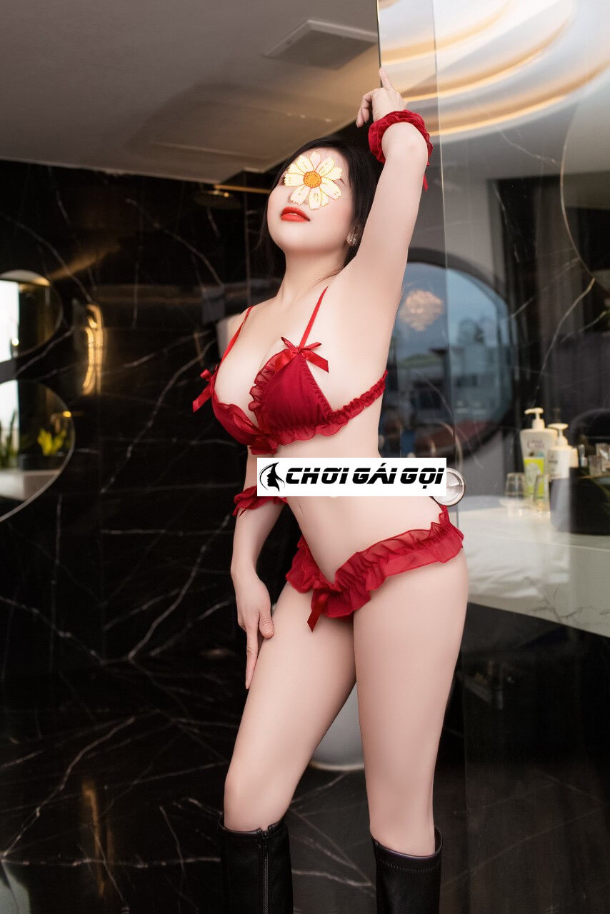 BE VY GAI GOI QUAN 8 8211 GUONG MAT XINH
